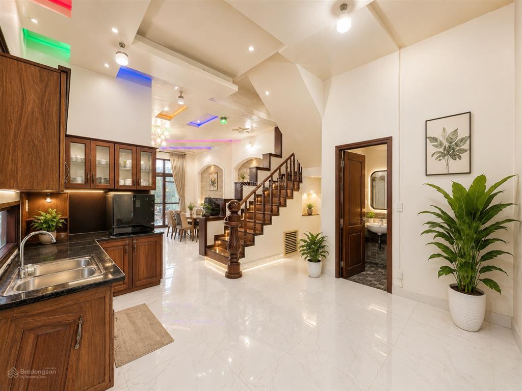 Căn góc 3 tầng đúc, 5x12m nở hậu, sát hẻm xe hơi nguyễn thị xiếu, quận 7