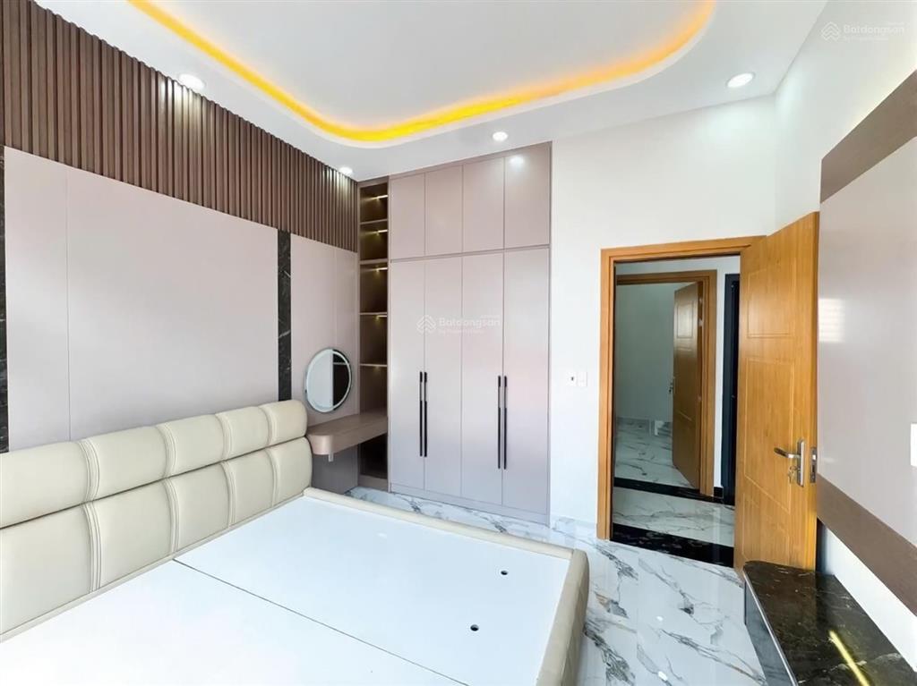Nhà 1 lầu 2 pn tuyệt đẹp cách hẻm xe hơi huỳnh tấn phát 20m p.tân thuận.q7
