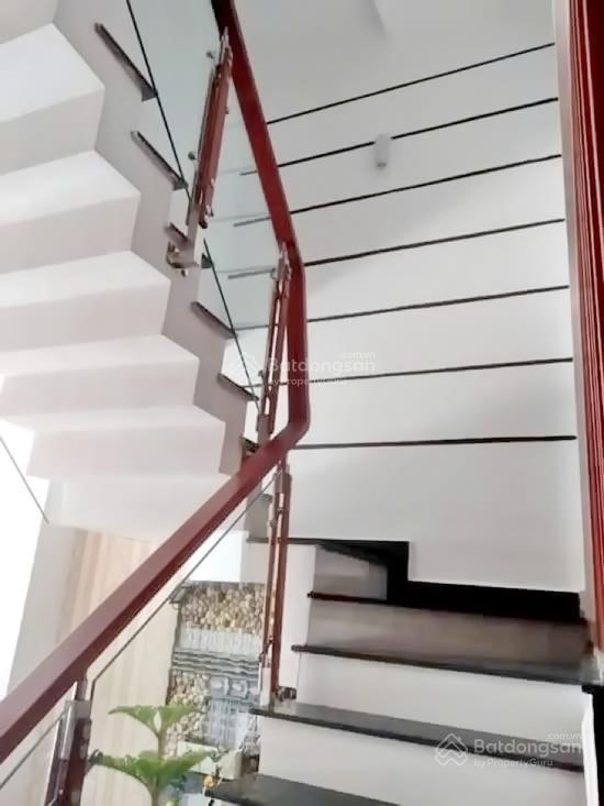 Chuyển công tác cần bán nhà 3 lầu st mặt tiền hẻm xe hơi lý phục man, quận 7