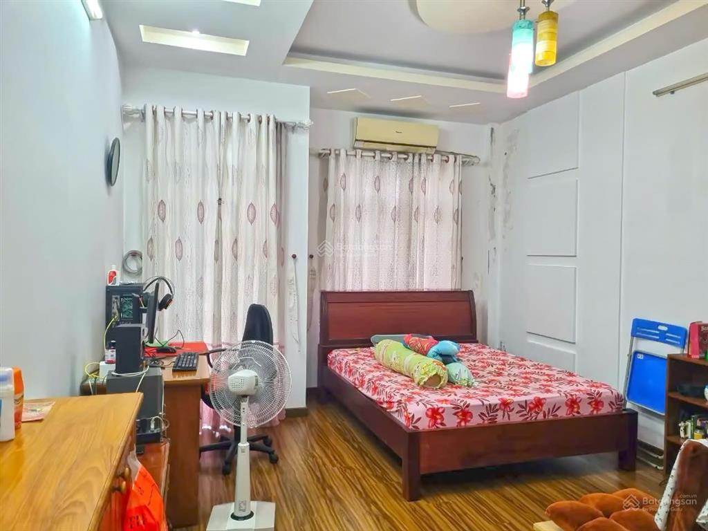 Xuất cảnh cần bán gấp nhà 3 lầu tuyệt đẹp kdc nam long quận 7