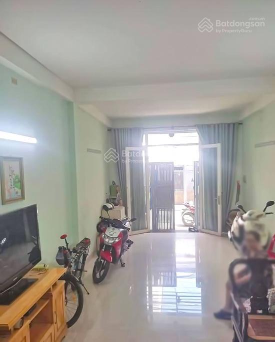 Bán gấp nhà 2 tầng hẻm xe hơi 8m lý phục man quận 7