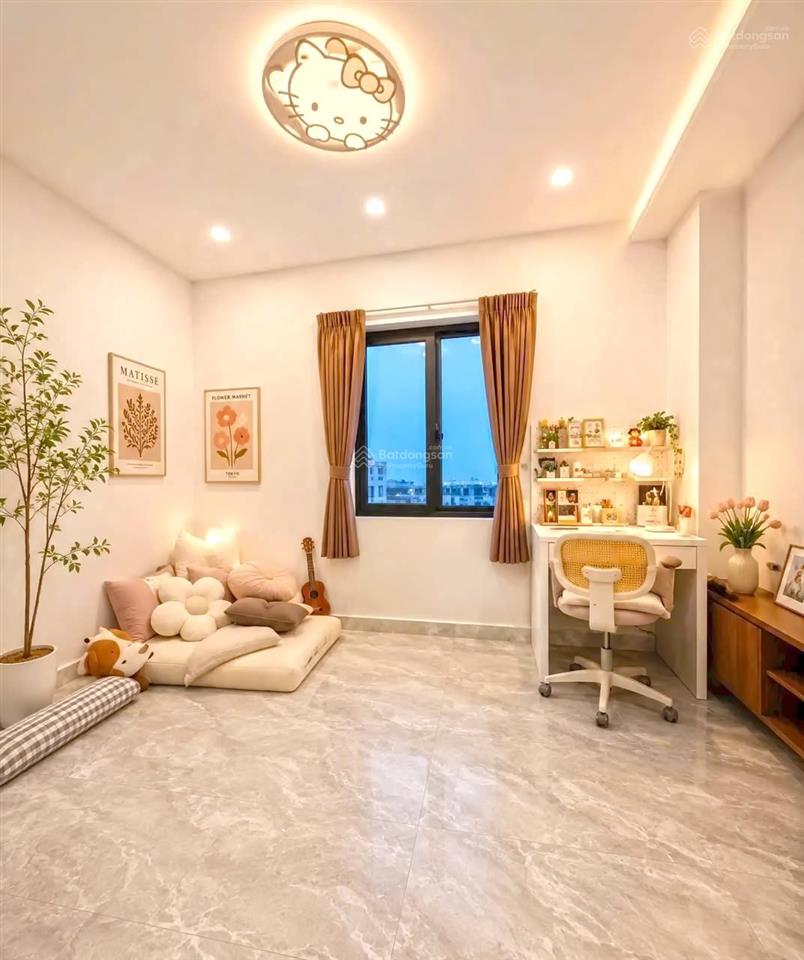 Hàng hiếm  nhà đẹp 2 lầu st ôtô đậu trong nhà đường 8m khu kiều đàm, q7