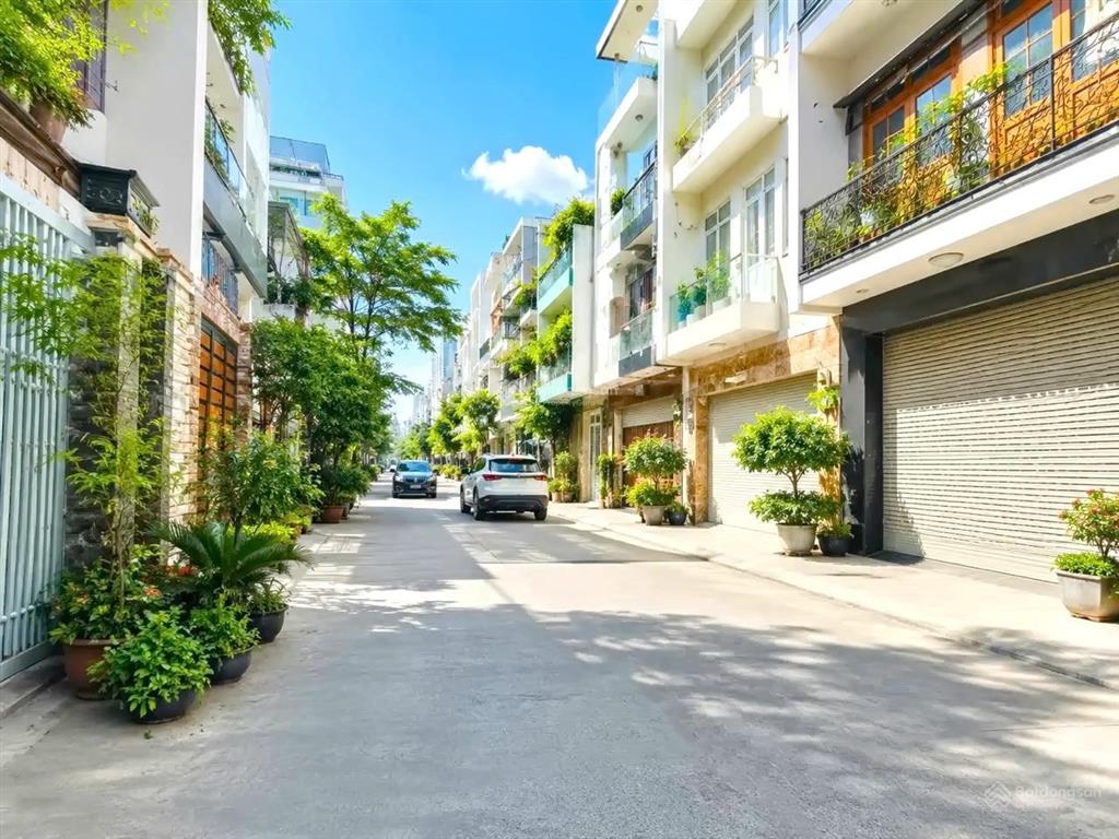 Hàng hiếm  nhà đẹp 2 lầu st ôtô đậu trong nhà đường 8m khu kiều đàm, q7