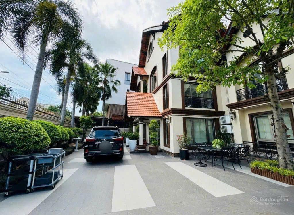 Biêt thự đẹp phù hợp anh/chị thích nghỉ dưỡng tại thảo điền quận 2| dt 22x31| 3 tầng| 240 tỷ