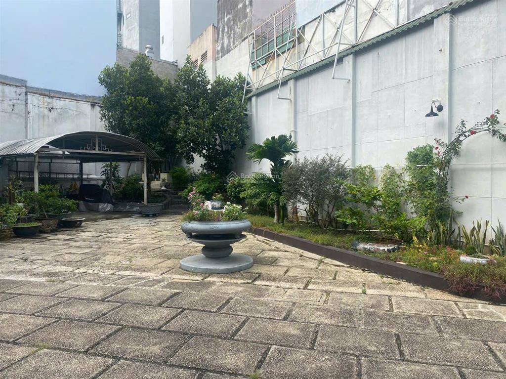 Khuôn đất lớn xây tòa nhà mt trần huy liệu q. pn| dt 28x50| ctxd hầm +10 tầng| 180 tỷ