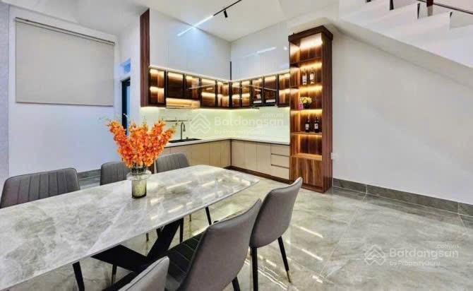 Cô hồng về quê cần bán căn đường hoa cúc 64m2, 1t2l. đang cho thuê 18tr/th. sổ riêng.  0382 908 ***