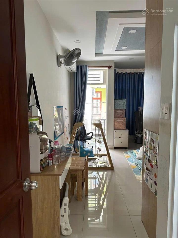 Bán gấp nhà 1 trệt 2 lầu, có sân thượng. dt đất 60m2 4x15m giá 7,4 tỷ. sổ hồng riêng