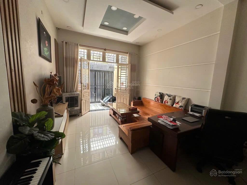 Bán gấp nhà 1 trệt 2 lầu, có sân thượng. dt đất 60m2 4x15m giá 7,4 tỷ. sổ hồng riêng