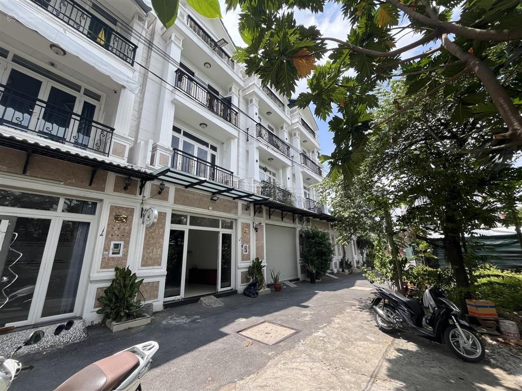 Bán nhà 4 tầng hiệp bình chánh, thủ đức.
dt 53m2.
giá 7,35 tỷ, sổ hồng riêng.