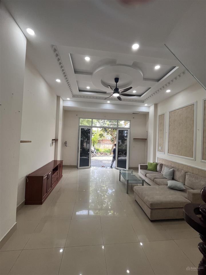 Bán nhà 4 tầng hiệp bình chánh, thủ đức.
dt 53m2.
giá 7,35 tỷ, sổ hồng riêng.