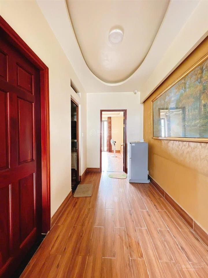 Bán căn hộ dịch vụ ngay đại học luật, 5 tầng, thu nhập 45 triệu/tháng, mặt tiền đường xe tải tránh