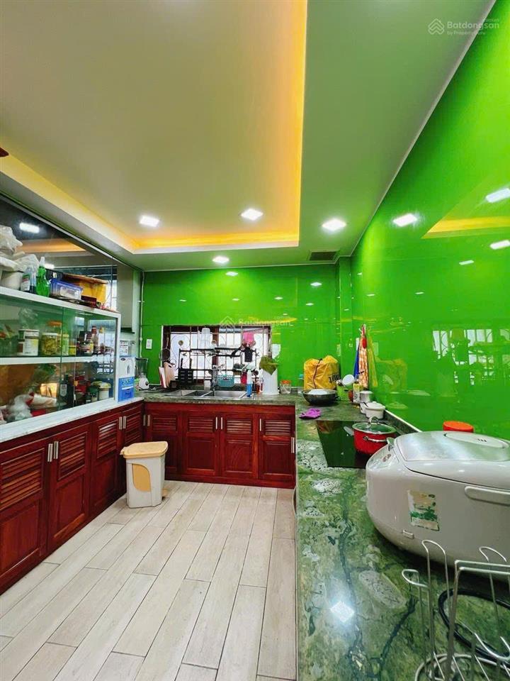 Bán căn hộ dịch vụ ngay đại học luật, 5 tầng, thu nhập 45 triệu/tháng, mặt tiền đường xe tải tránh