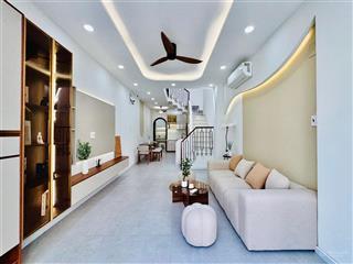 Sở hữu nhà vị trí vàng đường cách mạng tháng 8, quận 3/ dt 51m2, giá 3 tỷ 850tr/ shr chính chủ