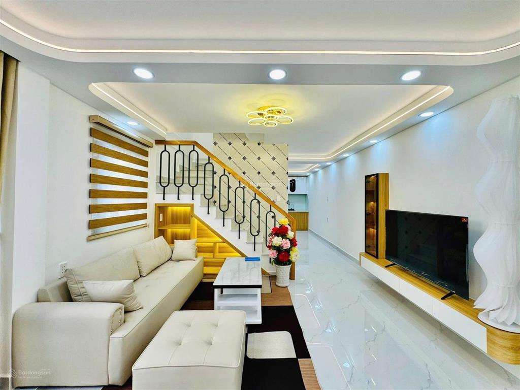 Nhà đẹp 3 tầng bán gấp đường dương quảng hàm, gò vấp/ dt 50,5m2 shr đầy đủ/ hẻm 5m