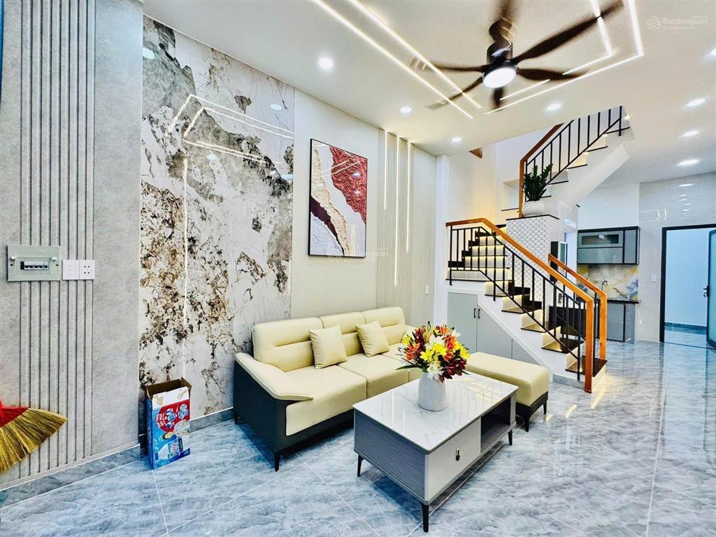 Cô hà cần bán gấp căn nhà dt 54m2 ngay đường lê lợi, gò vấp, sẵn hđ thuê 12 tr/ tháng/ shr, hẻm oto