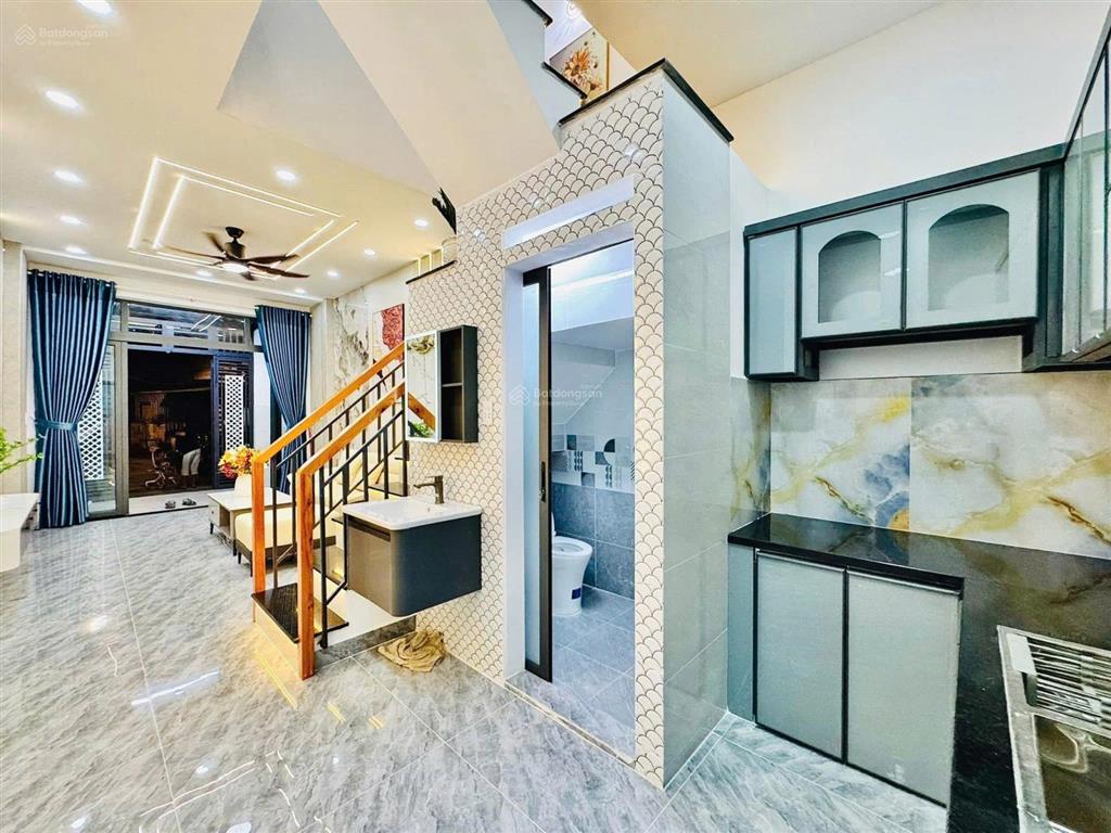 Cô hà cần bán gấp căn nhà dt 54m2 ngay đường lê lợi, gò vấp, sẵn hđ thuê 12 tr/ tháng/ shr, hẻm oto