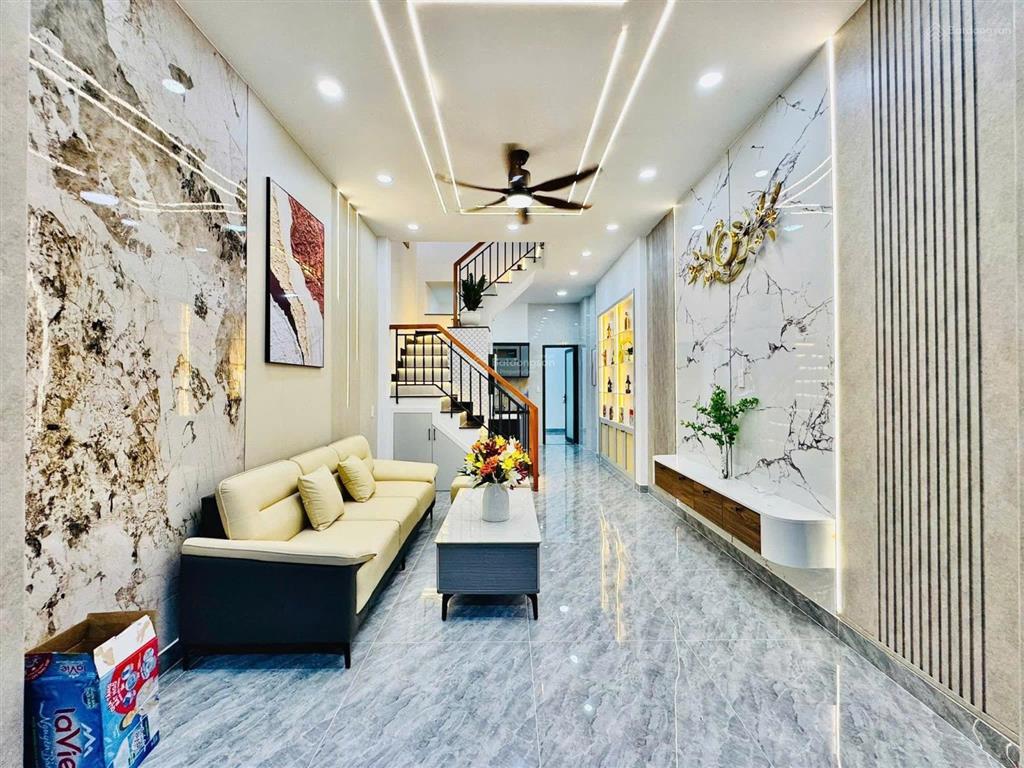 Cô hà cần bán gấp căn nhà dt 54m2 ngay đường lê lợi, gò vấp, sẵn hđ thuê 12 tr/ tháng/ shr, hẻm oto