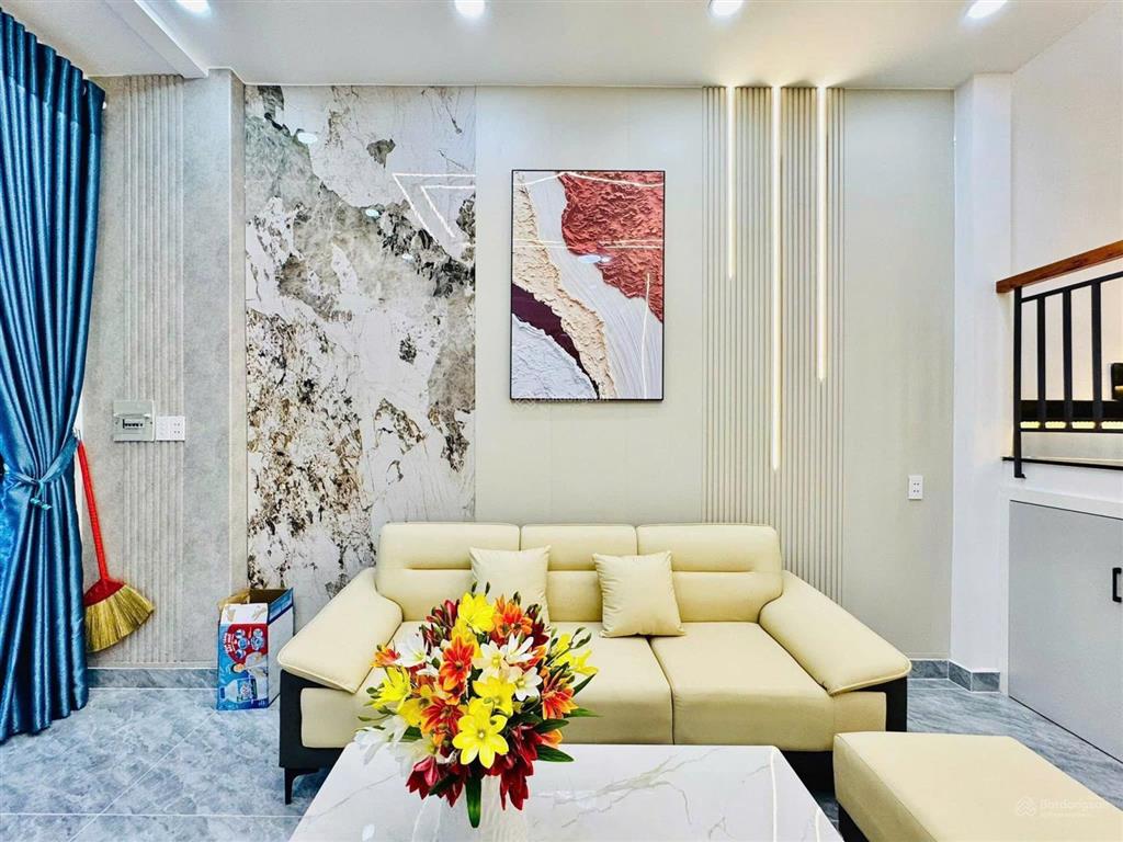 Cô hà cần bán gấp căn nhà dt 54m2 ngay đường lê lợi, gò vấp, sẵn hđ thuê 12 tr/ tháng/ shr, hẻm oto