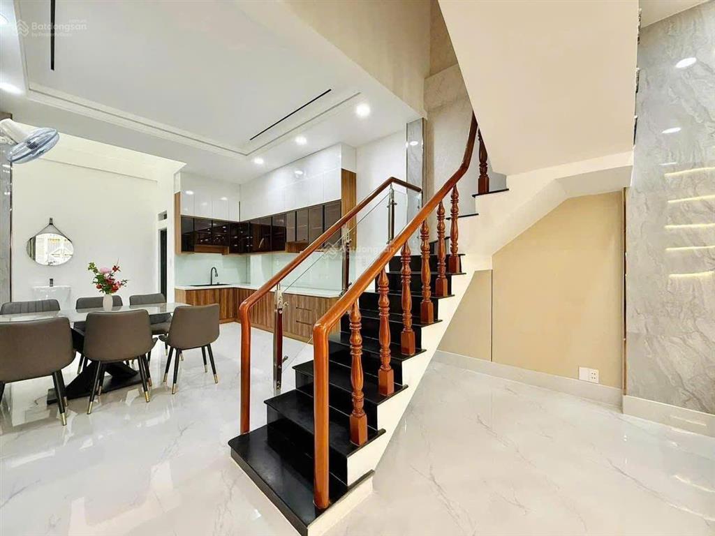 Chị sương bán gấp nhà trả nợ đường lê thị hồng, gò vấp/ dt 52,6m2 sổ riêng sang ngay