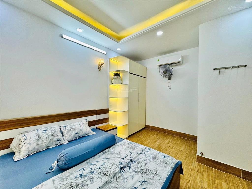Nhà đẹp 3 tầng bán gấp đường bùi văn thêm, phú nhuận/ dt 52,6m²/ sổ riêng, hẻm oto