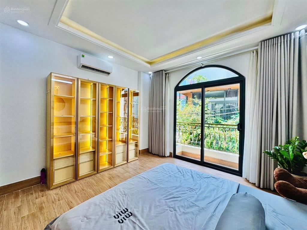 Nhà đẹp 3 tầng bán gấp đường bùi văn thêm, phú nhuận/ dt 52,6m²/ sổ riêng, hẻm oto