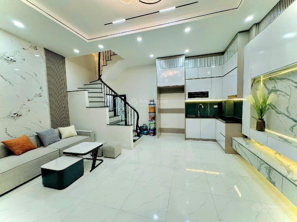 Chính chủ bán nhà giáp nhất  hàng xóm royal city  38m  5 tầng  slot ô tô đỗ cổng  đẹp hiện đại