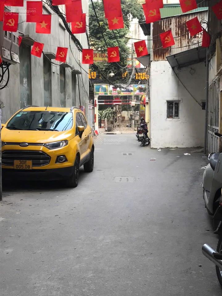 Chính chủ bán nhà giáp nhất  hàng xóm royal city  gần 40m2x5t slot ô tô đỗ cổng  đẹp ở luôn