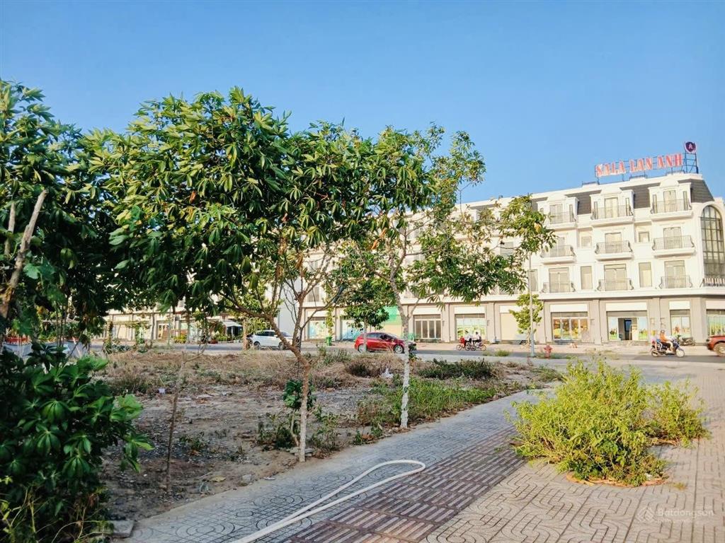 Bán gấp lô góc hai mặt tiền cực đẹp tại khu tái định cư lộc an bình sơn. vị trí có một ko hai