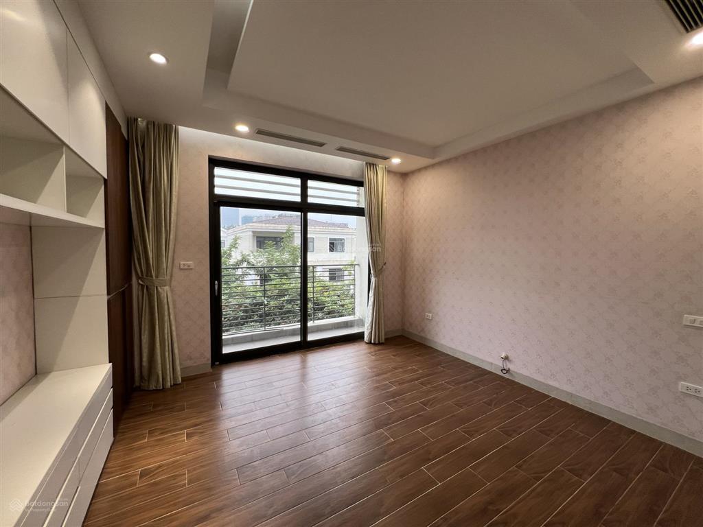 Chính chủ cho thuê liền kề kđt starlake, có thang máy. giá thoả thuận