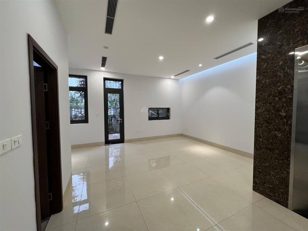 Chính chủ cho thuê liền kề kđt starlake, có thang máy. giá thoả thuận