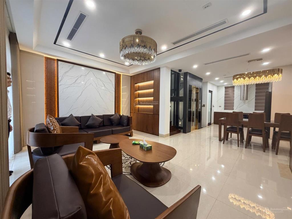 Chính chủ cho thuê liền kề có thang máy, đầy đủ nội thất, vào ở ngay ở ngay tại khu starlake