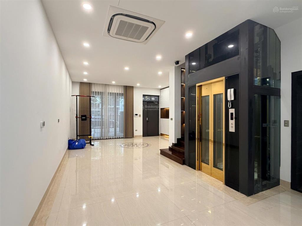 Chính chủ cho thuê liền kề có thang máy, đầy đủ nội thất, vào ở ngay ở ngay tại khu starlake
