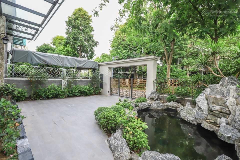 Chính chủ cho thuê biệt thự song lập 220m2 có thang máy, hồ cá, sân vườn ở khu đô thị starlake