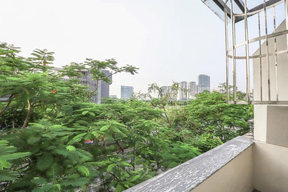 Chính chủ cho thuê biệt thự song lập 220m2 có thang máy, hồ cá, sân vườn ở khu đô thị starlake