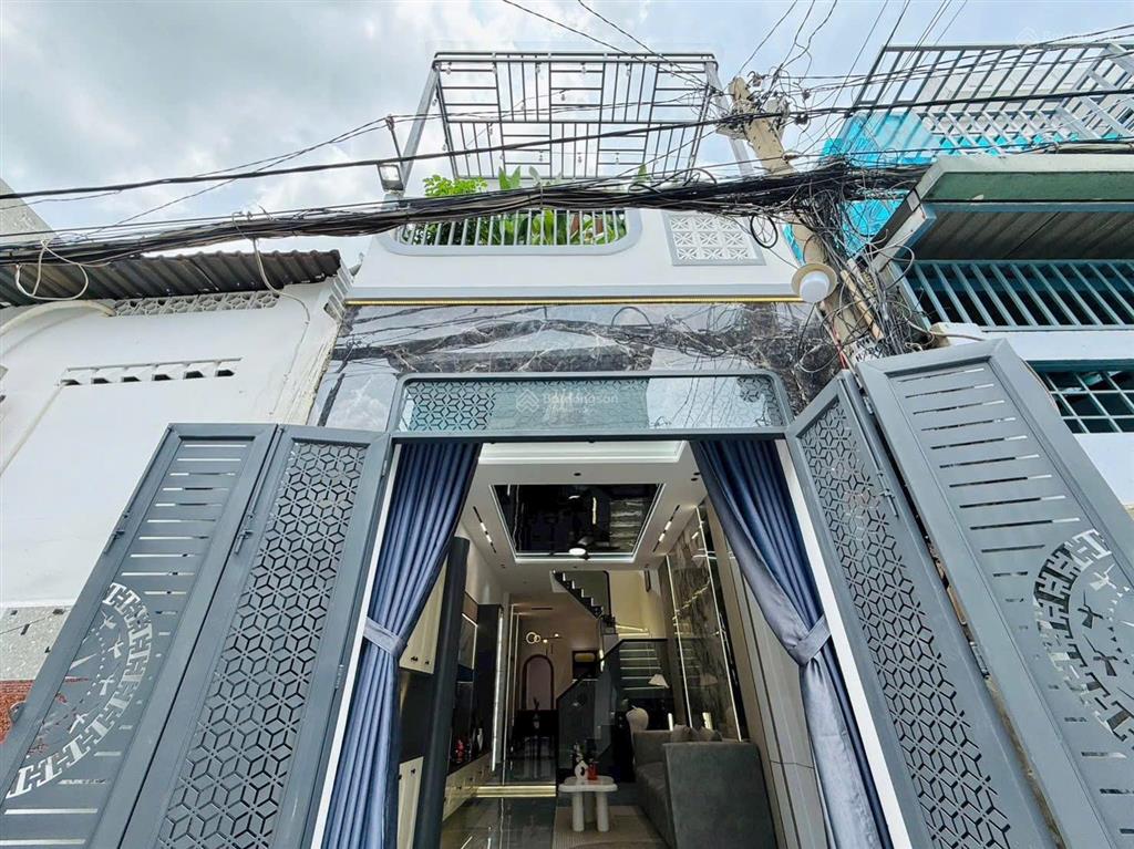 Ngay chợ xóm chiếu. giá 3,2 tỷ nhà 52m2 đoàn văn bơ, p13, q4. 1 trệt 1 lầu. gần đh nguyễn tất thành