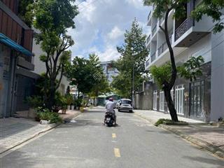 Chỉ 2 tỷ 900 chính chủ bán đất tặng nhà đường ql1a thạnh xuân q12, dt 86m2