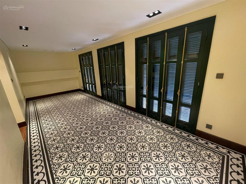 Cho thuê nhà 100m x 3 tầng thang máy tại hồ ba mẫu