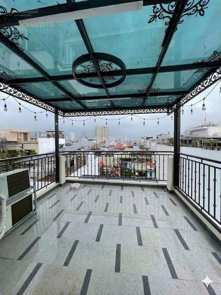 Cho thuê nhà riêng 8 tầng view hồ tây