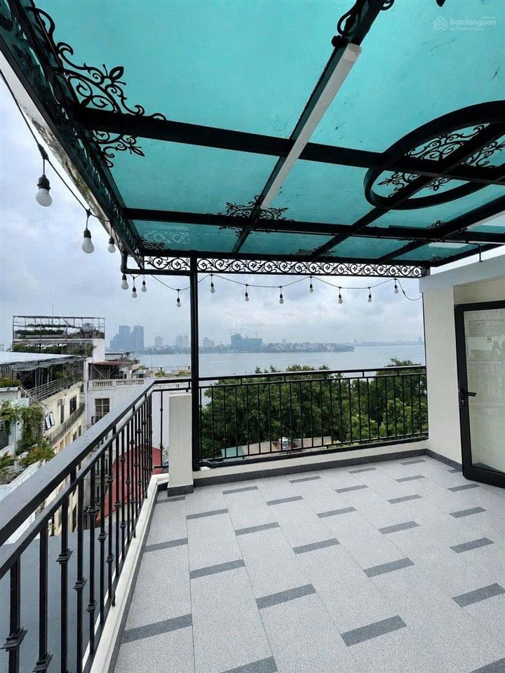 Cho thuê nhà riêng 8 tầng view hồ tây