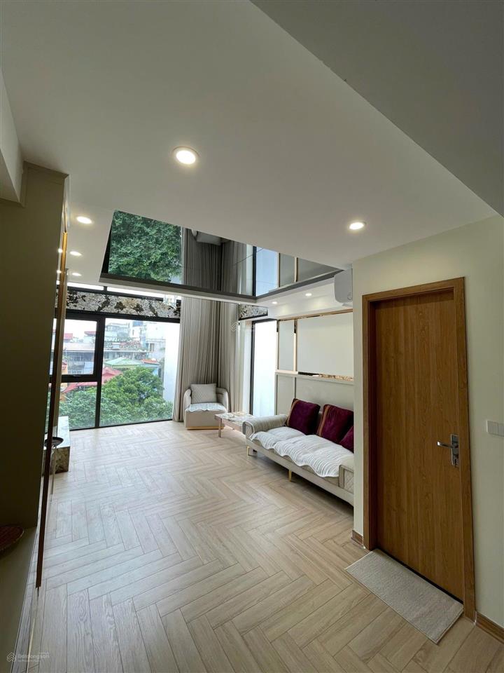 Cho thuê nhà riêng 8 tầng view hồ tây