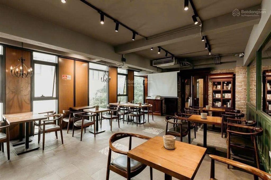 Cho thuê nhà lô góc ngõ 2 ô tô tránh nhau tại thái hà
