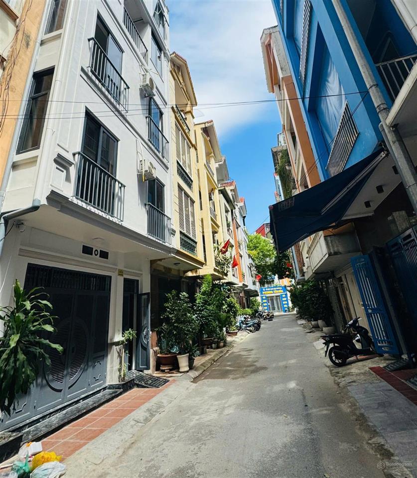 Cho thuê nhà 3 tầng thang máy ngõ ô tô tại khu vực trung kính, trần kim xuyến