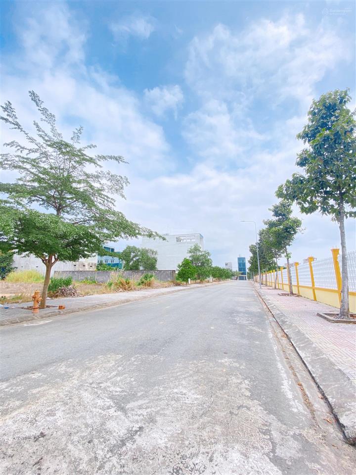 Bán đất 6m x 27m (162m2) kdc tân đô, view hồ sinh thái 15ha, hướng đông, sổ hồng riêng.
