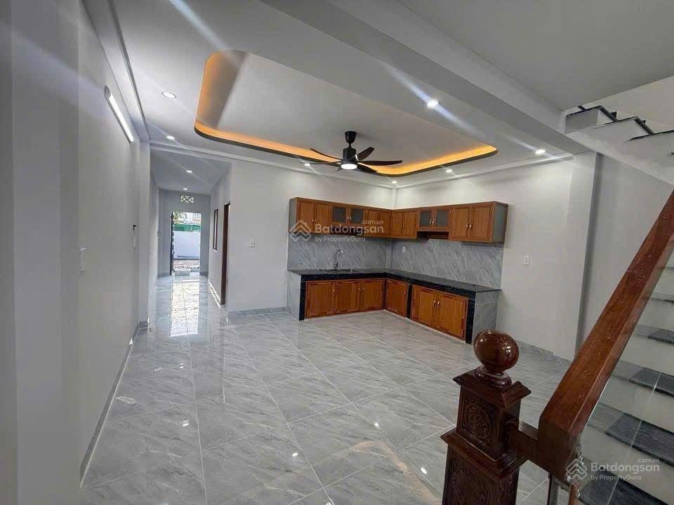 Bán nhà mới hoàn thiện thiết kế hiện đại vị trí đẹp