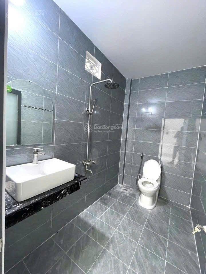 Bán nhà mới hoàn thiện thiết kế hiện đại vị trí đẹp