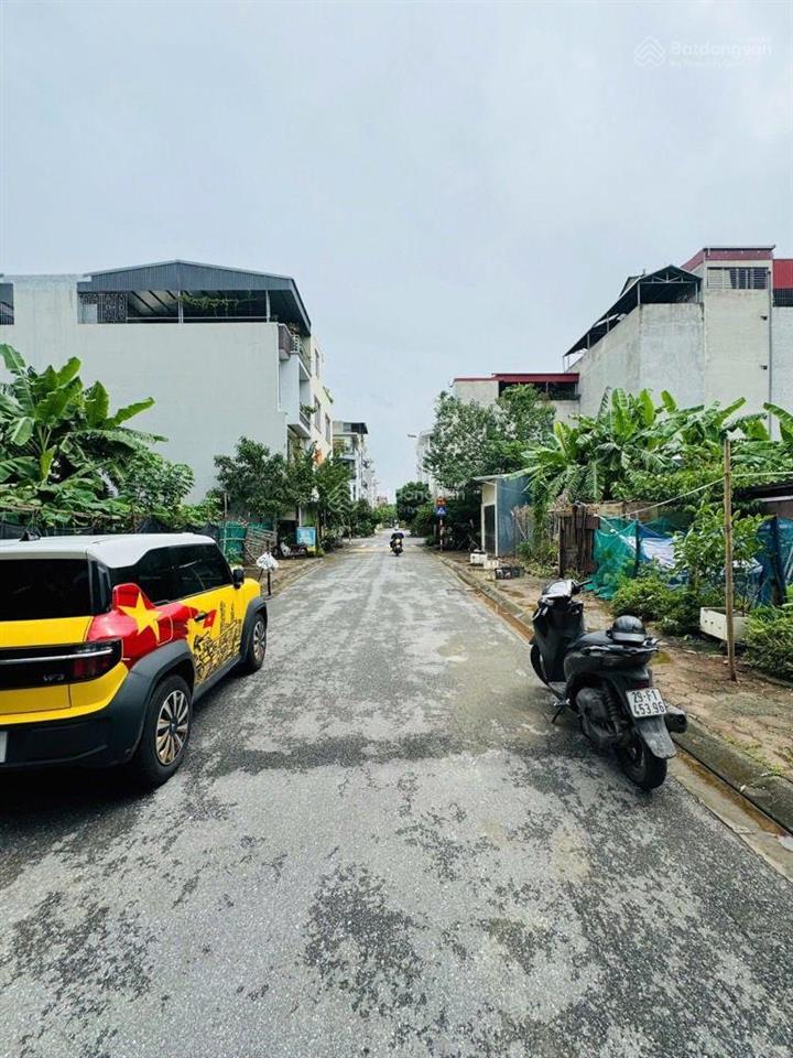 Bán gấp  đường rộng 3 ô tô tránh vỉa hè 3m  mt 4,9m rộng tới 90 m2  trước nhà công viên