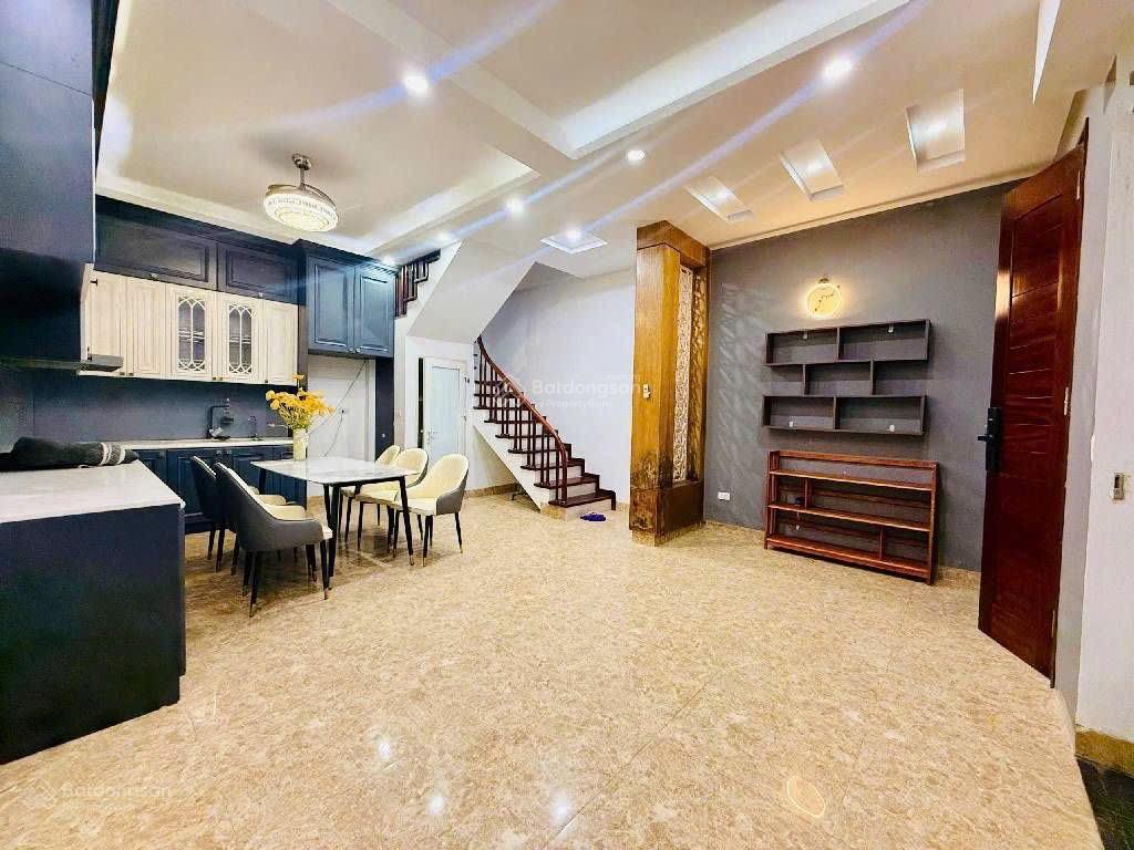 Hồ đắc di6 tầng dân xây15m ra oto dừng đỗvị trí đẹpxung quanh nhiều tiện íchmặt tiền hơn 5m