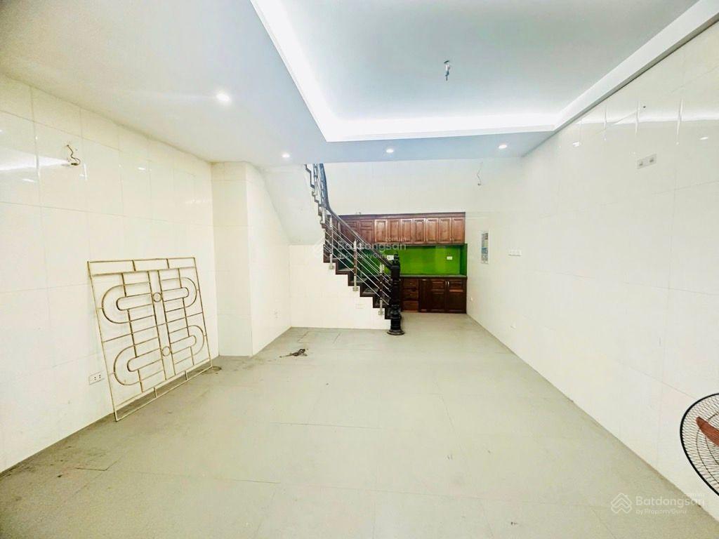 Bán nhà trường chinh 5 tầng dân xây  diện tích rộng  ngõ nông 20m ra mặt phố  vị trí thuận tiện