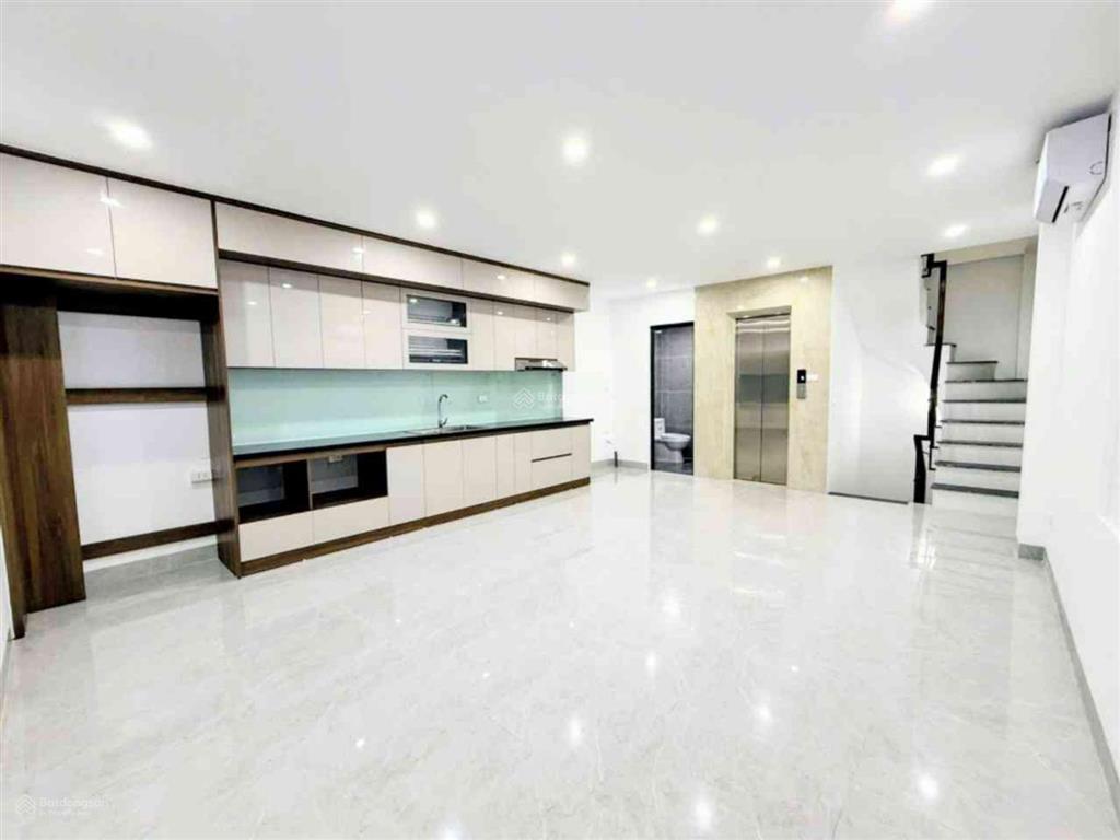 Hồ đền lừ  vài bước ra mặt phố  6 tầng thang máy  mặt tiền rộng  gần hồ  an sinh tốt  45m2