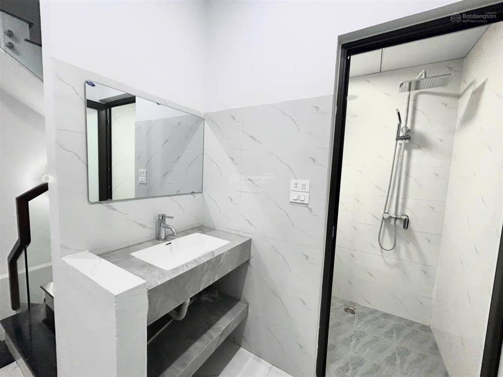 Bán nhà đông ngạc  oto đỗ cửa ngõ thông, oto tránh kinh doanh
giá hơn 8 tỷ
35m x 5 tầng, 3 phòng